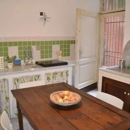 Il Giardino Di Caronda بيت للعطل